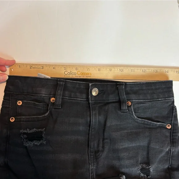 American Eagle black stretch denim distressed cutoff jean shorts size 4 - Picture 5 of 9